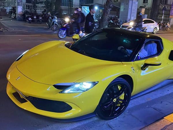 Đại gia Hà Nội nhận Ferrari 296 GTB trị giá 23 tỷ ngay trước Tết