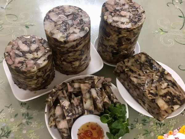 Tết có nên 'ăn giò thủ để no đủ cả năm'? Chuyên gia cảnh báo mối nguy từ món Tết vạn người mê