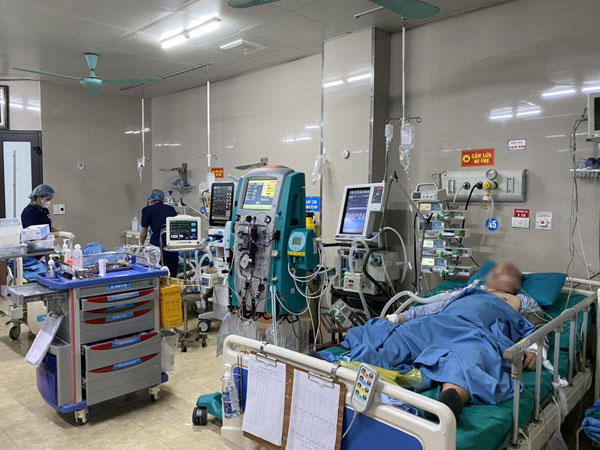 Phát hiện máu đục như sữa khi nhập viện vì đau bụng