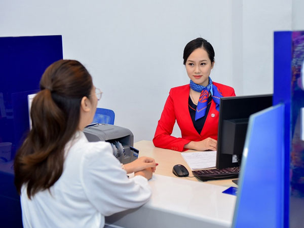 Thu nhập nhân viên ngân hàng gây bất ngờ với nhà băng đứng đầu và chót bảng