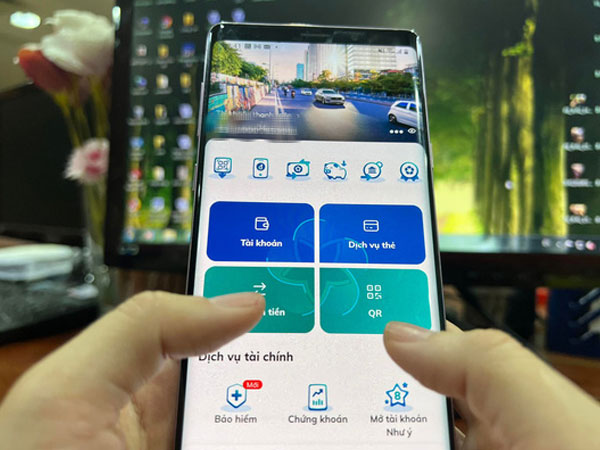 Coi chừng 'bay màu' tài khoản ngân hàng trong ngày Tết