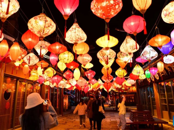 Không khí rộn rã chuẩn bị đón Tết của người dân Trung Quốc