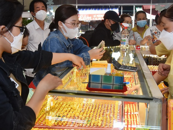 Giá vàng hôm nay 23-1: Vàng thế giới tăng mạnh, vàng SJC giảm nhẹ