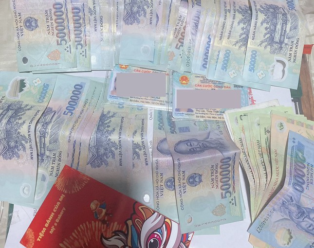 Hành khách quên 35 triệu đồng trên chuyến tàu mùng 1 Tết