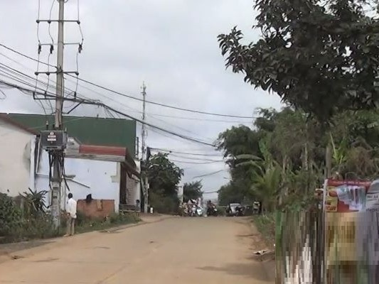 Vợ đi chơi gọi mãi mới về, chồng đâm nhiều nhát khiến vợ tử vong