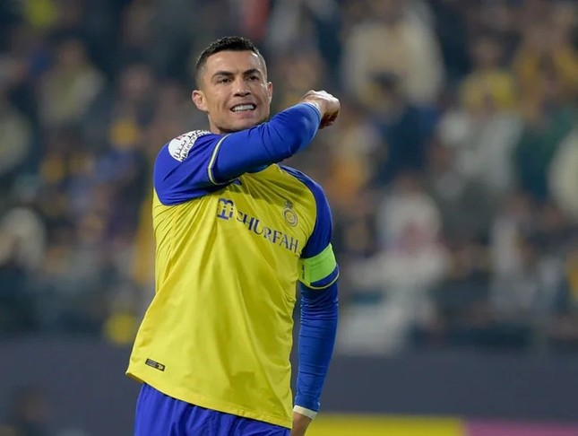 Ronaldo đối diện nguy cơ bị treo giò 1 tháng