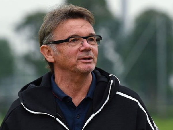HLV Philippe Troussier giúp tuyển Việt Nam chơi tấn công