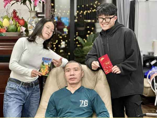 NSND Công Lý nghẹn ngào khi các con đến thăm, nam nghệ sĩ bật khóc khi các con tiết lộ điều này