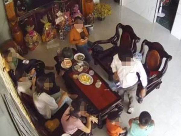 Chủ nhân chú mèo Golden bị trẻ nhỏ giẫm đạp đến hấp hối: 'Người nhà các bé khóc lóc, xin gỡ bài viết'