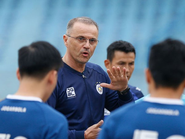 Trước thềm Siêu Cúp Quốc gia 2022, tân HLV Hà Nội FC nói lời bất ngờ về Đoàn Văn Hậu