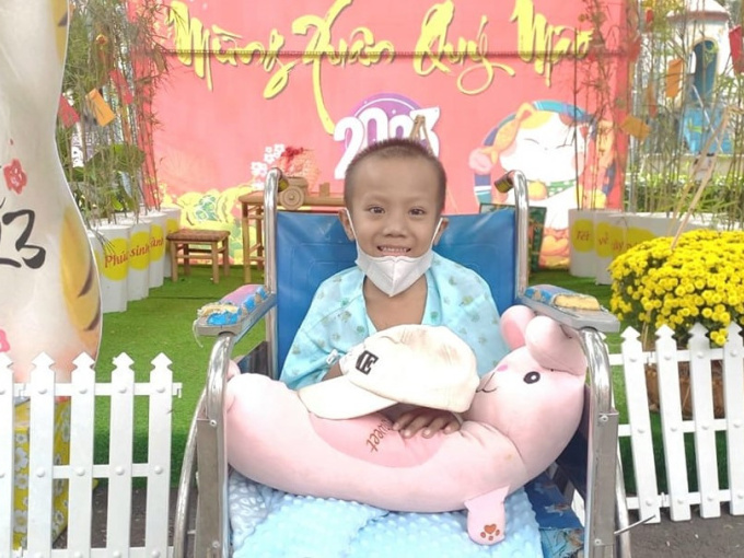 Sốc phản vệ nghi do kháng sinh, bé trai thoát cửa tử ngoạn mục