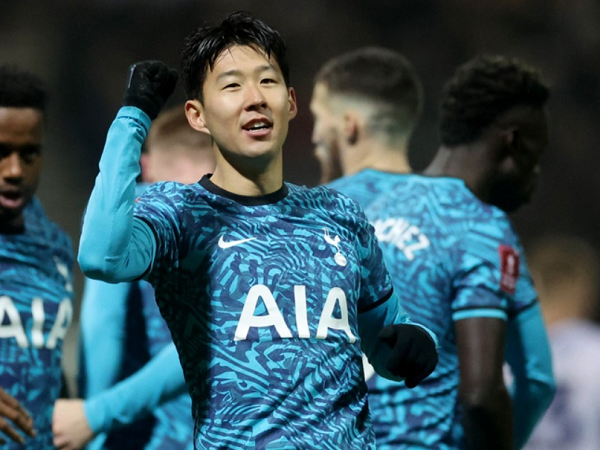 Son lập cú đúp đưa Tottenham vào vòng 5 FA Cup