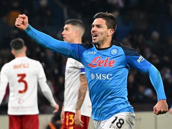 Chặn mạch bất bại của Roma, Napoli tiến nhanh tới chức vô địch