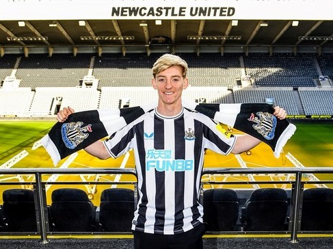 'Gã nhà giàu' Newcastle ra mắt cầu thủ đắt giá thứ 2 trong lịch sử