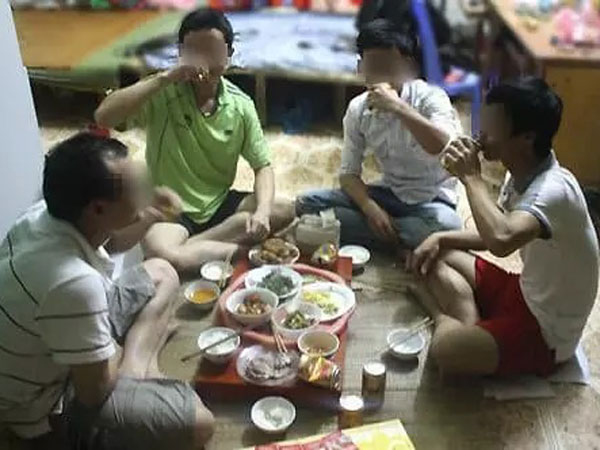 Vợ đăng bài 'dằn mặt' anh em xã đoàn rủ chồng đi chơi không về, dân tình trầm trồ khen 'mượt'