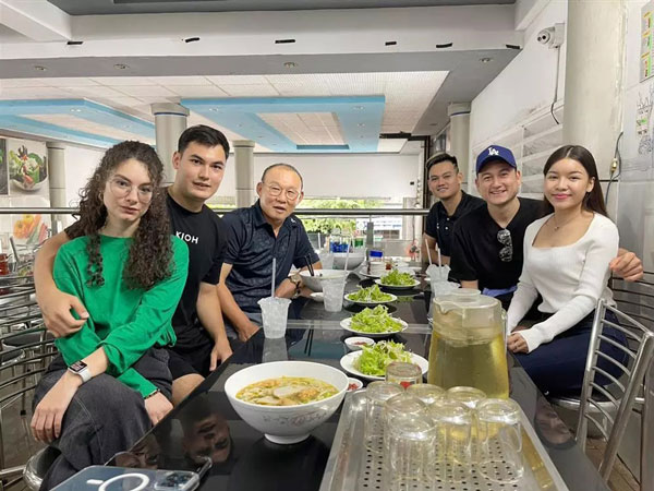 Bạn gái đáp căng khi bị hỏi chuyện chia tay Đặng Văn Lâm