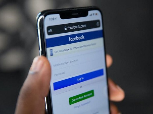 Nhân viên cũ tố Facebook âm thầm hút cạn pin điện thoại