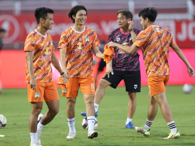 HAGL doạ bỏ V-League 2023: Bầu Đức cần tính toán thiệt hơn