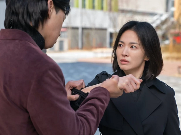 The Glory phần 2 chưa lên sóng nhưng khán giả đã dự đoán cái kết, Song Hye Kyo sống dưới thân phận ác nữ?