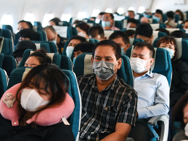 10 triệu đồng vé máy bay từ Hà Nội vào TP.HCM: Đi kiểu gì đỡ xót ví?