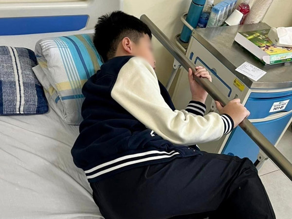 Vụ 'võ sư' đánh vợ bị tố cáo bạo hành con sau ly hôn: 'Dọa' cả nhà trường của con?
