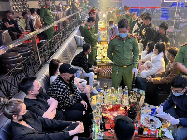 Mang thuốc lắc vào vũ trường mừng sinh nhật người yêu
