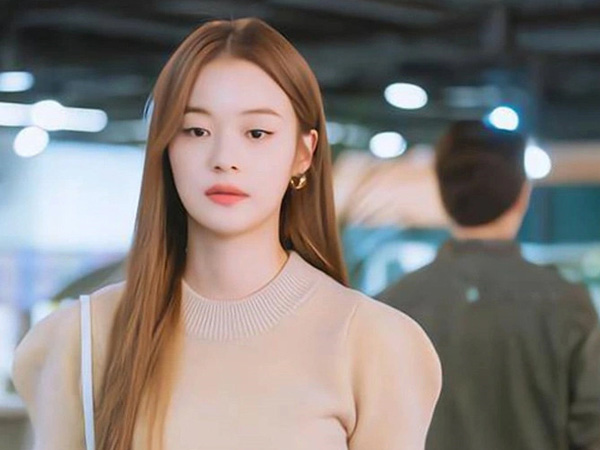 Phát hiện chồng ngoại tình với bạn thân vì tờ tiền trong túi áo