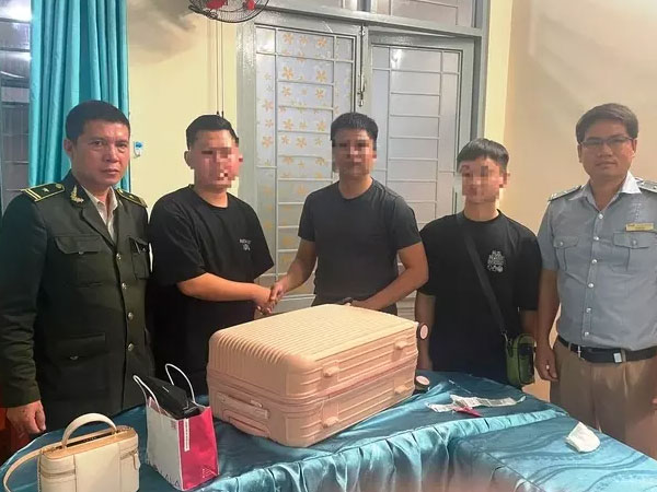 Tìm được hành khách cầm nhầm vali ở sân bay Phú Quốc sau 2 ngày tìm kiếm