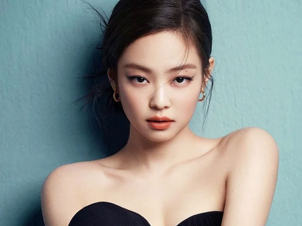 Hết tạo dáng phản cảm, Jennie (BLACKPINK) lại bị chỉ trích vì 'ngó lơ' fan