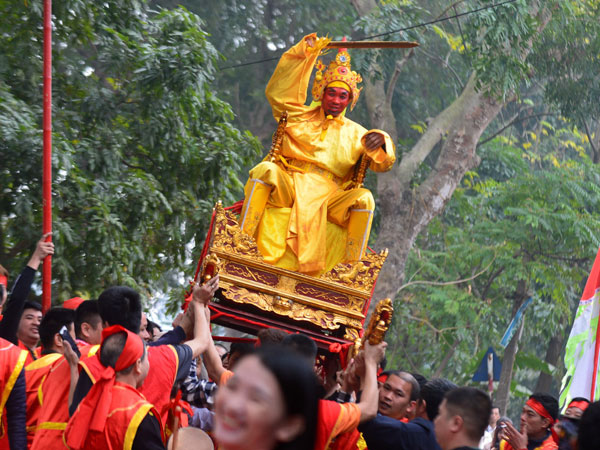 Lễ rước 'vua chúa sống' ở ngoại thành Hà Nội