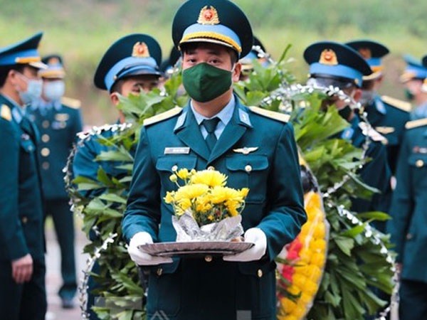 Lễ tang phi công hy sinh do rơi máy bay Su-22 ở Yên Bái