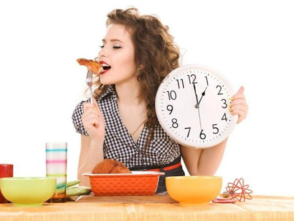 3 khung giờ dễ tăng cân nhất, muốn dáng xinh cần tránh ăn vào giờ này