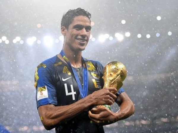 Varane bất ngờ từ giã tuyển Pháp, dồn hết sức cho MU