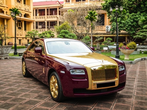 Hạ giá liên tục, Rolls-Royce Ghost mạ vàng của ông Trịnh Văn Quyết vẫn ế