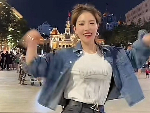 Nữ ca sĩ Hàn Quốc gây chú ý với clip nhảy tại phố đi bộ Nguyễn Huệ