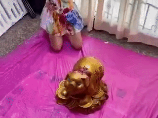 Đập heo đất bố nuôi suốt 28 năm, con gái 'vỡ òa' khi chứng kiến thành quả