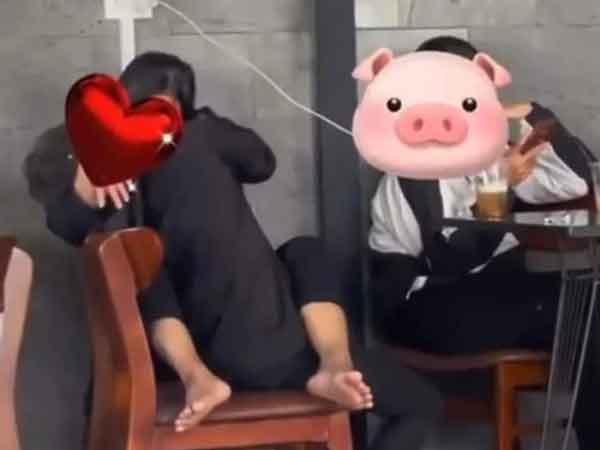 Cặp đôi 'nhí' thể hiện tình cảm quá đà ở quán cà phê, dư luận băn khoăn lối giáo dục con trẻ về tình yêu?