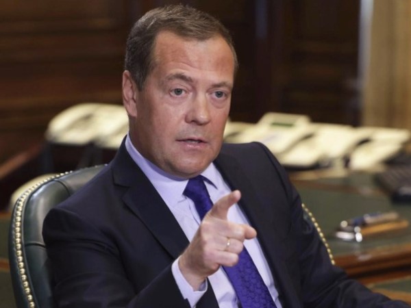 Ông Medvedev tuyên bố nhiều vũ khí Mỹ hơn sẽ khiến toàn bộ Ukraine ‘bị thiêu rụi’