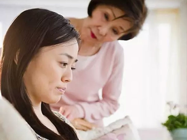 Vợ kiếm tiền tỷ chồng vẫn ngoại tình, mách mẹ chồng cũng vô ích