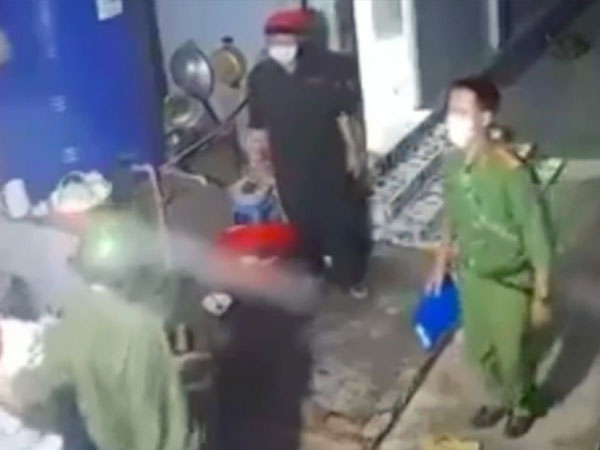 Đại úy Công an bị giáng 2 cấp hàm vì đánh người đàn ông