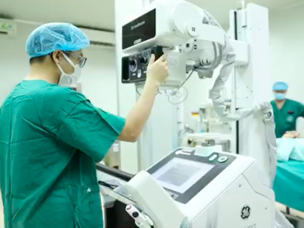 Căn bệnh phổ biến khiến nhiều người đàn ông càng đi càng đau chân