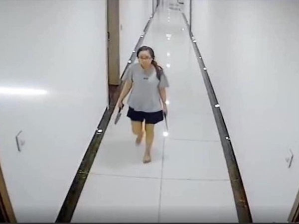 Hà Nội: Người phụ nữ cầm dao đi dọc hành lang, đe doạ hàng xóm trong chung cư