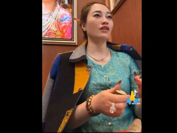 Cô đồng Trương Hương, tay bổ cau, miệng 'đúng nhận sai cãi' viral trên Tiktok là ai?