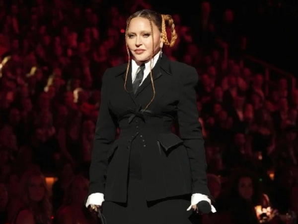 Fan sốc nặng với gương mặt biến dạng không thể nhận ra của Madonna ở Grammy 2023