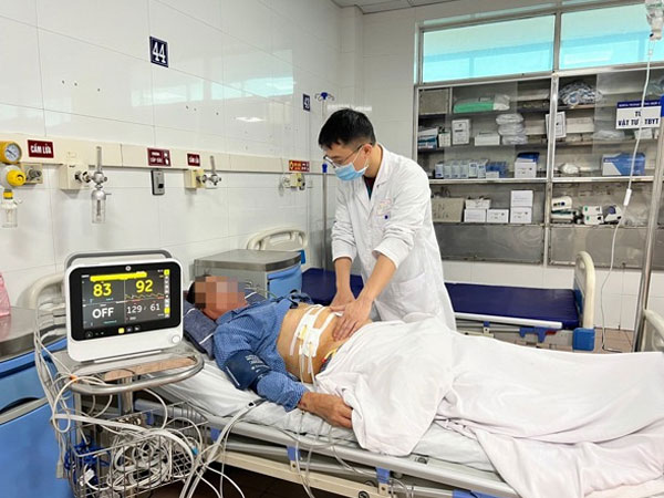 Người đàn ông Hà Nội bị thủng dạ dày vì quan niệm 'dùng thuốc nam lành' mà nhiều người mắc phải