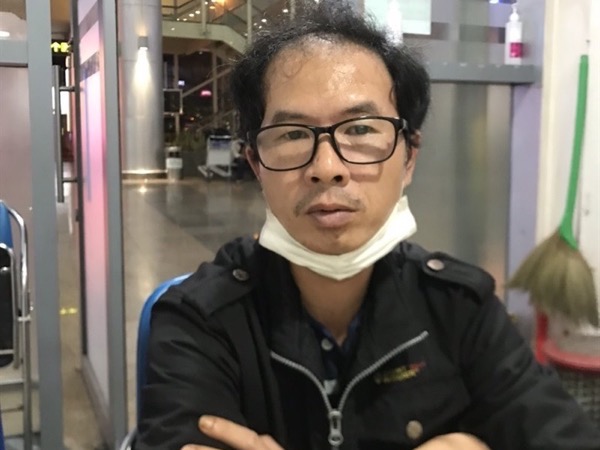 Thua lỗ chứng khoán, nhân viên sân bay đập kính ô tô để trộm tài sản