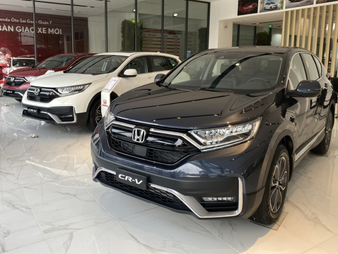 Nhiều mẫu xe giảm giá, tặng phí trước bạ lên đến cả 100 triệu đồng sau Tết