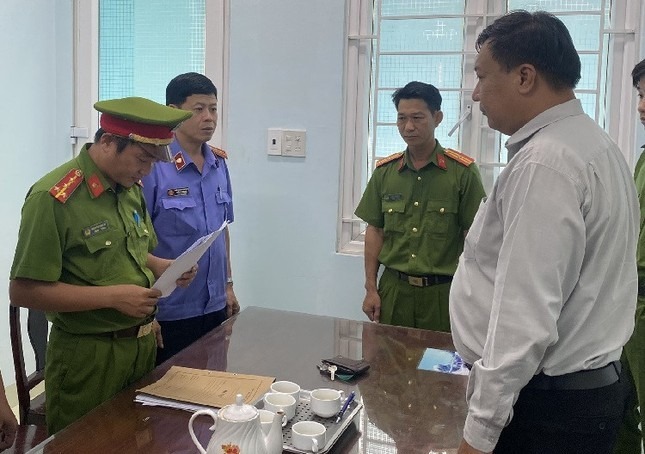 Khởi tố thêm 5 bị can trong vụ nhóm cán bộ quản lý thị trường nhận hối lộ