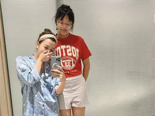 Ngoại hình cao lớn vượt mẹ của con gái 12 tuổi nhà MC Diệp Chi