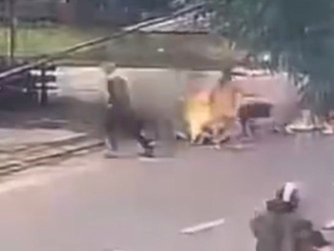 Khởi tố mẹ chồng, nàng dâu đánh ghen, tạt xăng châm lửa đốt cô gái giữa đường